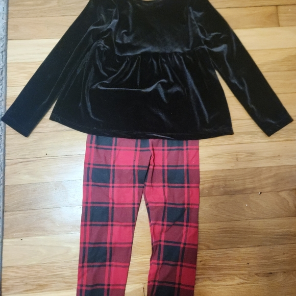 Christmas Outfit - Picture 3 of 3